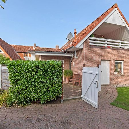 Enticing Holiday Home In Oldenburg With Garden Near Sea Dannau Bagian luar foto