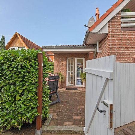 Enticing Holiday Home In Oldenburg With Garden Near Sea Dannau Bagian luar foto
