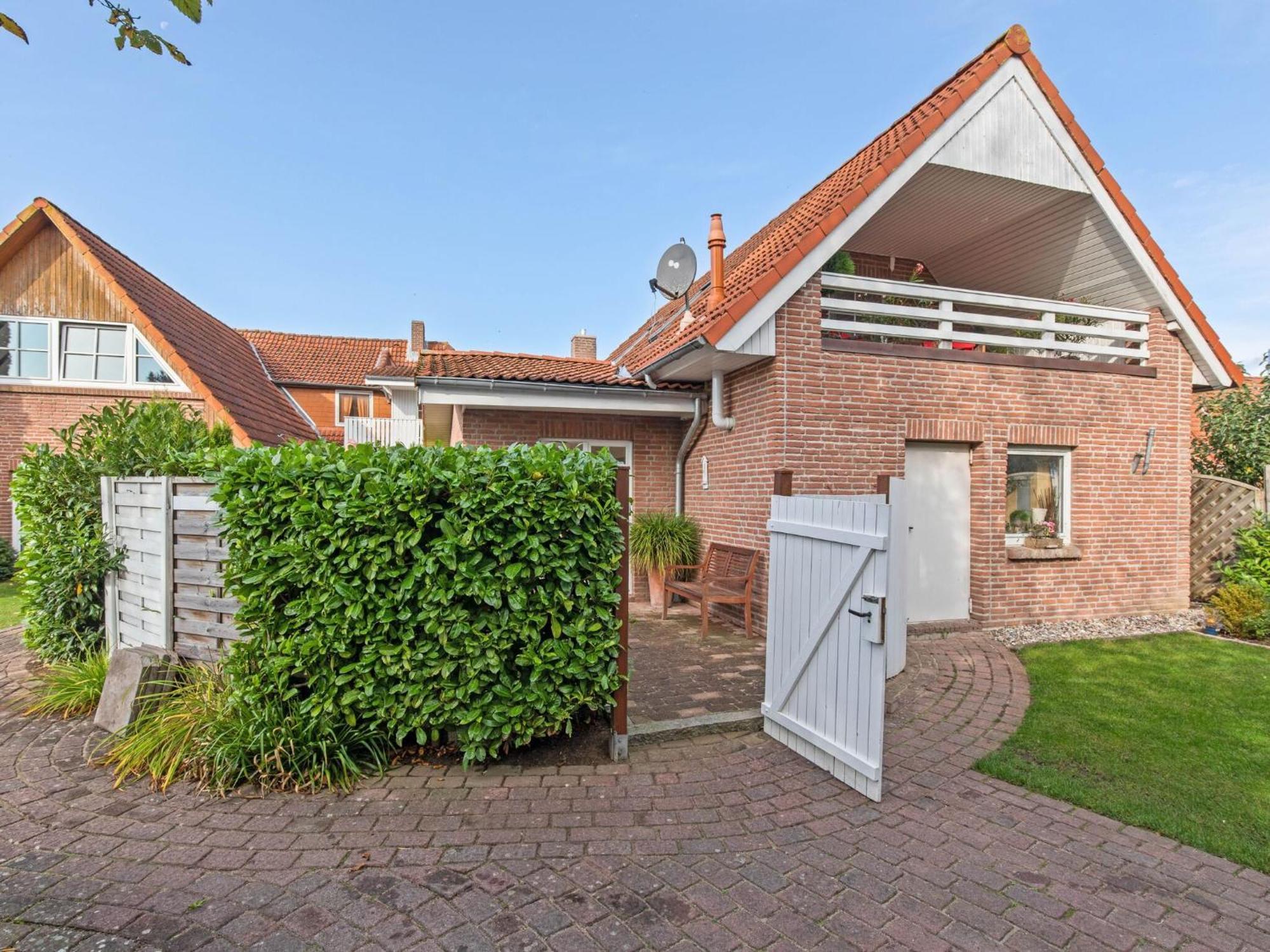 Enticing Holiday Home In Oldenburg With Garden Near Sea Dannau Bagian luar foto