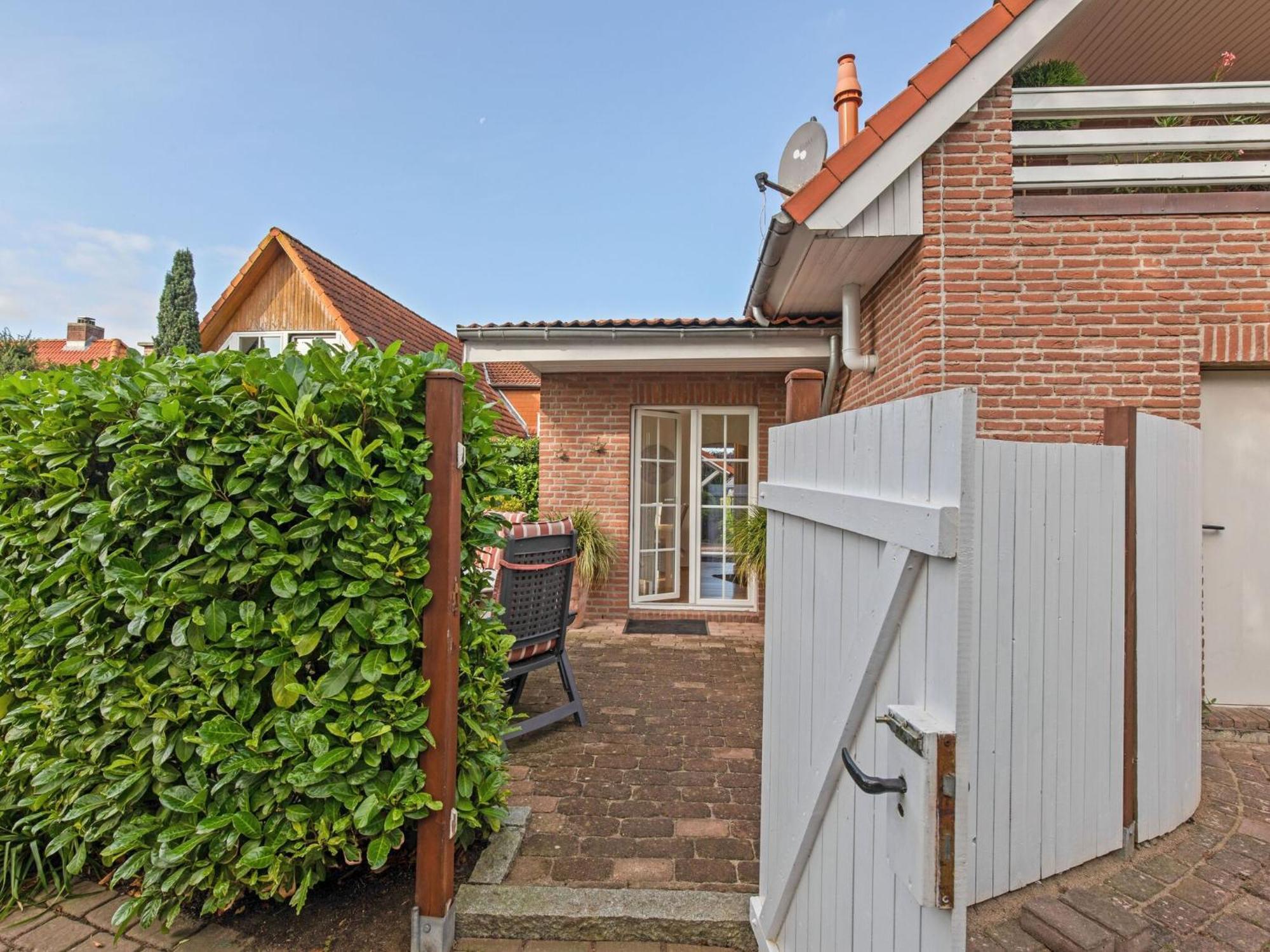 Enticing Holiday Home In Oldenburg With Garden Near Sea Dannau Bagian luar foto