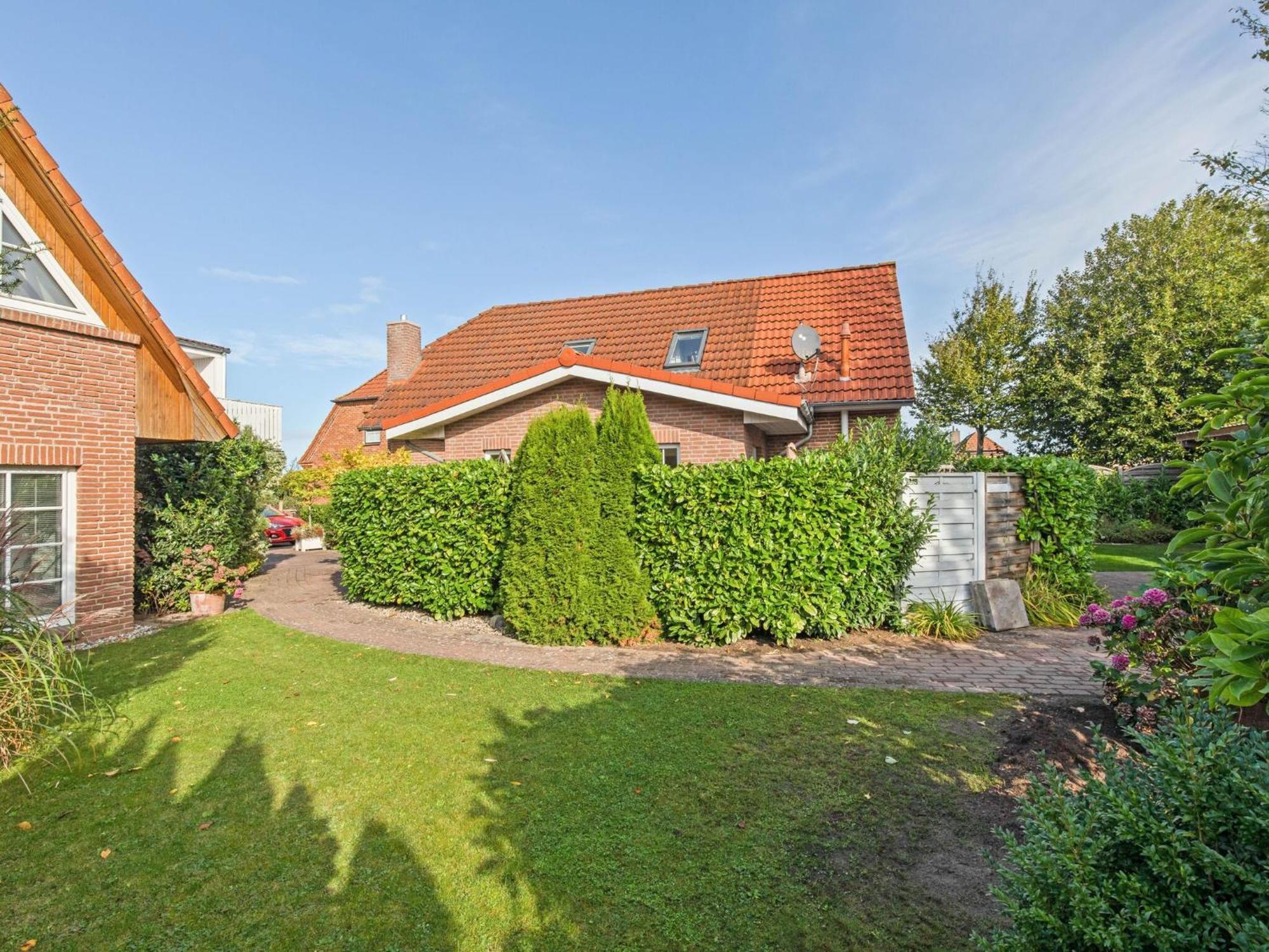 Enticing Holiday Home In Oldenburg With Garden Near Sea Dannau Bagian luar foto