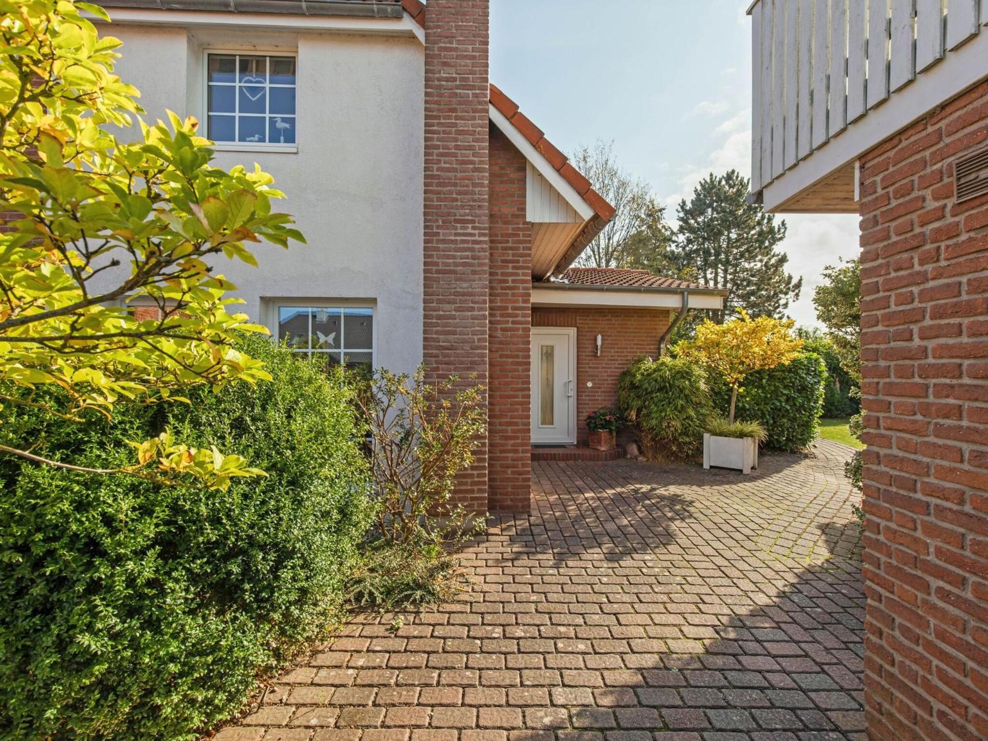 Enticing Holiday Home In Oldenburg With Garden Near Sea Dannau Bagian luar foto