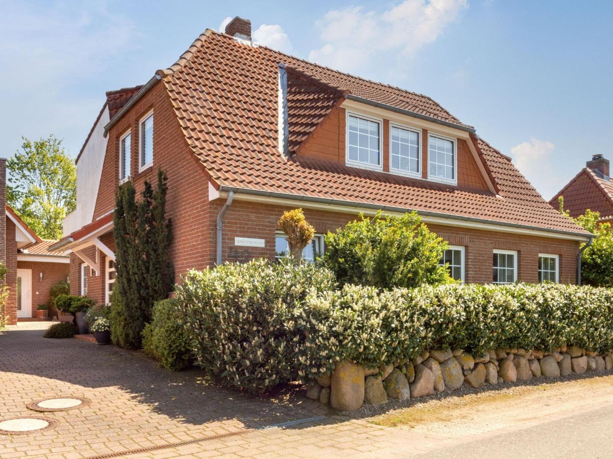 Enticing Holiday Home In Oldenburg With Garden Near Sea Dannau Bagian luar foto
