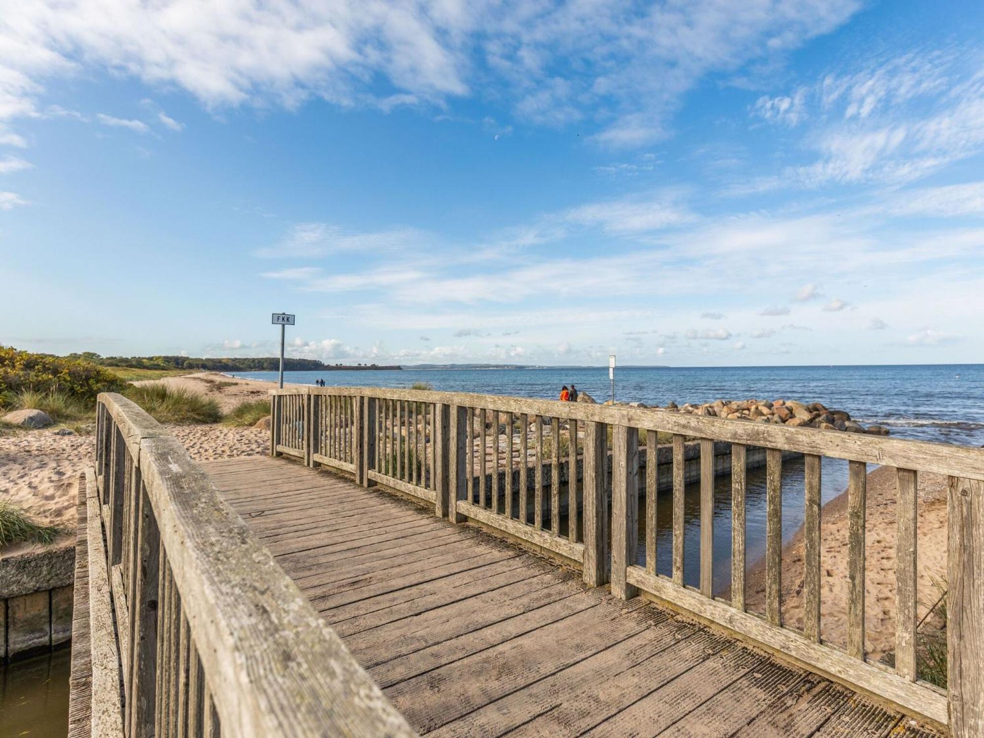 Enticing Holiday Home In Oldenburg With Garden Near Sea Dannau Bagian luar foto