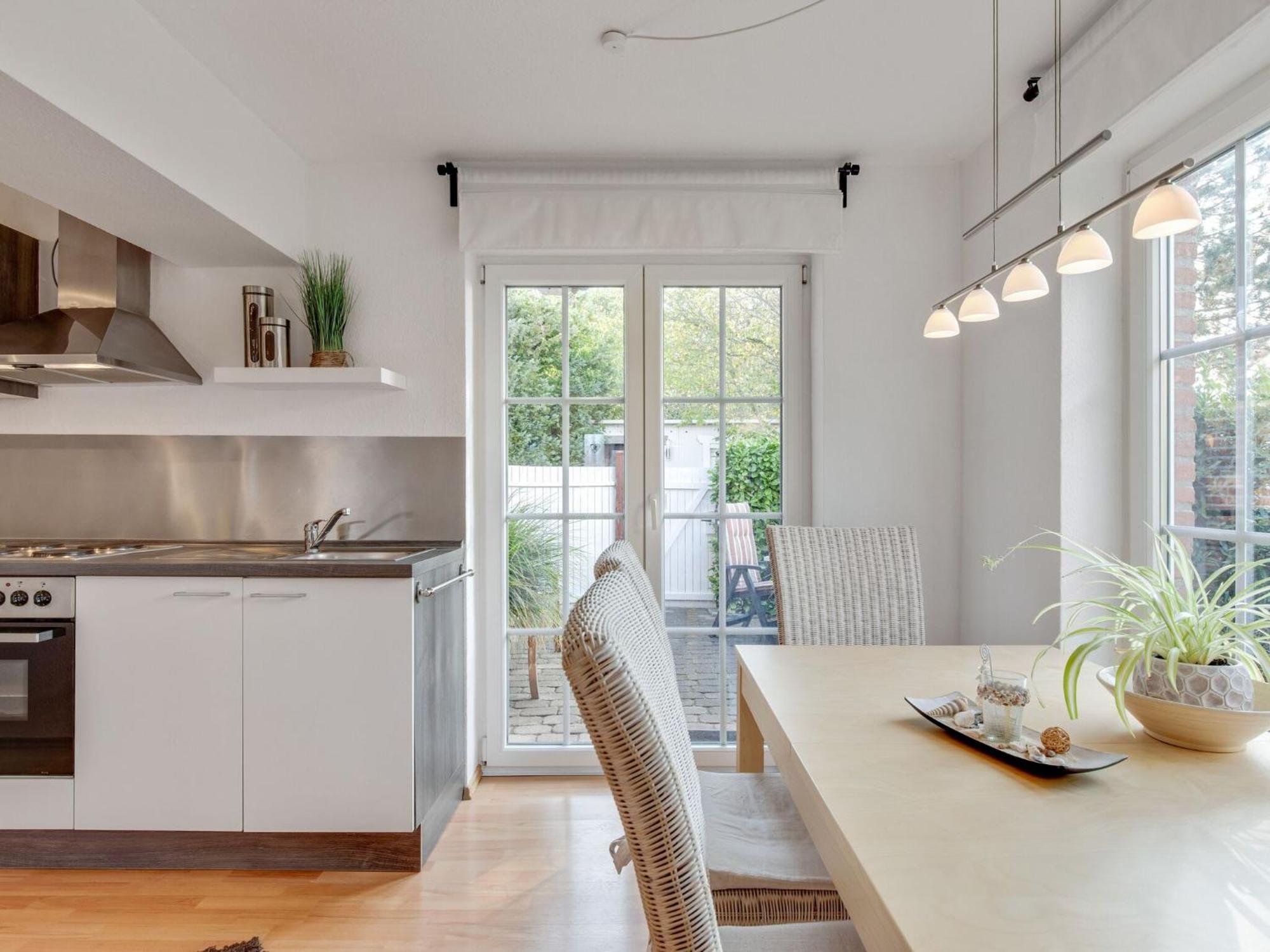 Enticing Holiday Home In Oldenburg With Garden Near Sea Dannau Bagian luar foto