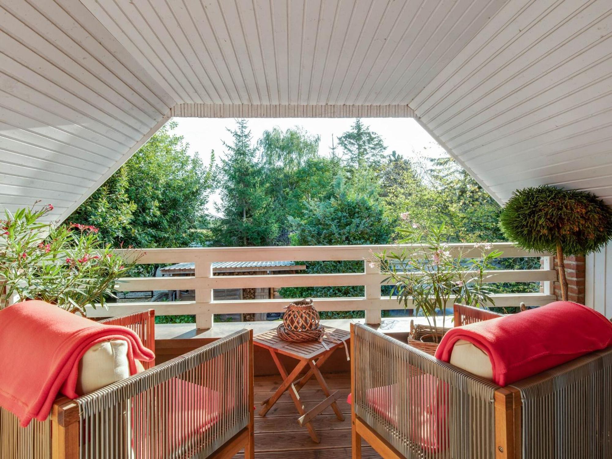 Enticing Holiday Home In Oldenburg With Garden Near Sea Dannau Bagian luar foto